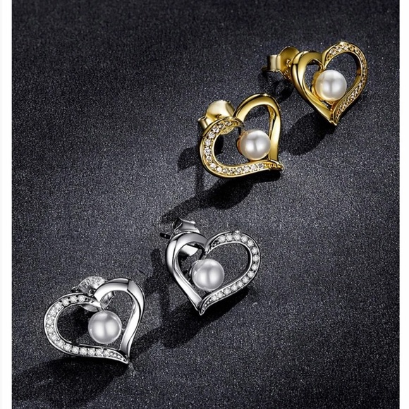 925 Sterling Silver Love Shell Pearl Stud Earrings with Clear CZ - Picture 4 of 6